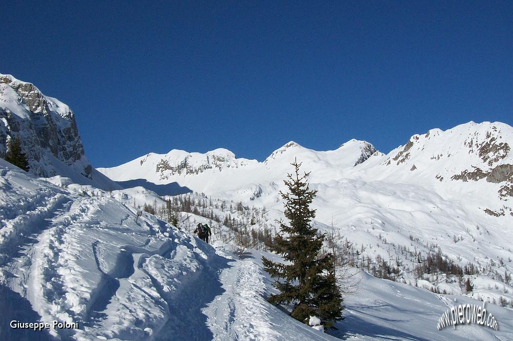 06-sullo sfondo, Vigna Vaga e Pizzo di Petto .jpg